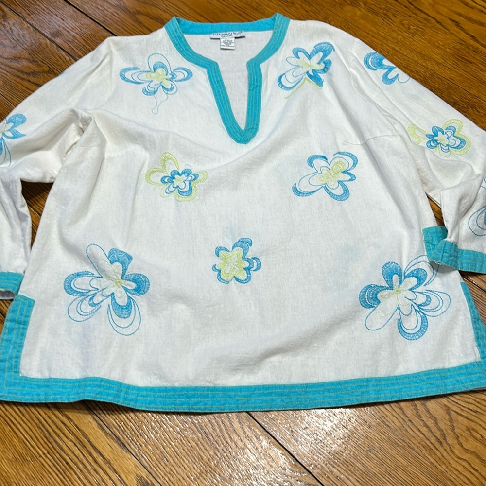 Mandarin Blue Woman embroidered v-neck top. Size 1X. Linen/Rayon blend.